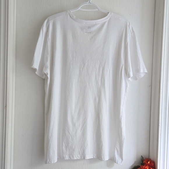 Authentic Casual Wear| Graphic-Inspired White T-Shirt - Picture 4 of 8